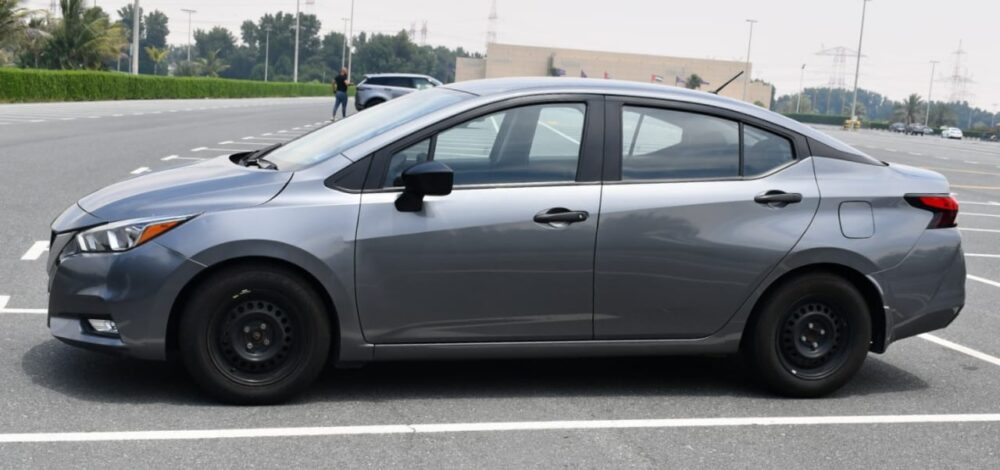 Nissan_Versa_2020